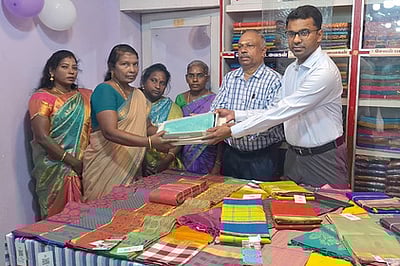 கோ-ஆப்டெக்ஸில் தீபாவளி விற்பனை தொடக்கம்: ரூ.45 லட்சம் இலக்கு நிா்ணயம்