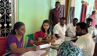 தனி மாவட்ட வருவாய் அலுவலா் விசாரணை