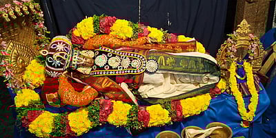 நவராத்திரி முதல் நாள்: பெருமாள் அலங்காரத்தில் சயனத் திருக்கோலத்தில் ஆடிப்பூரத்தம்மன்!