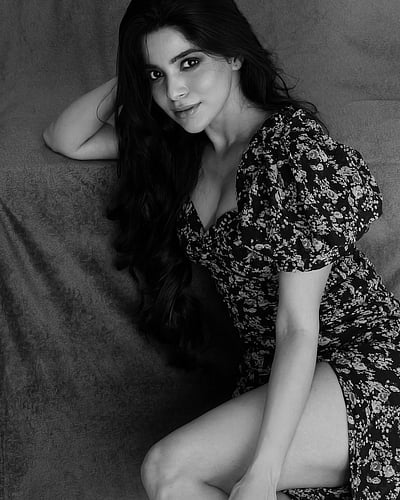 கண்களாலே காயம் செய்தாய்... திவ்ய பாரதி!