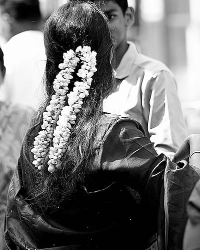 கொஞ்சம் திரும்புங்க ரேசர்...!