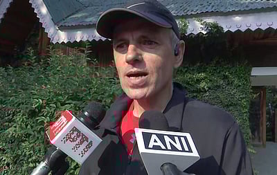 ஜம்மு-காஷ்மீர்: இரு தொகுதிகளிலும் ஒமர் அப்துல்லா முன்னிலை