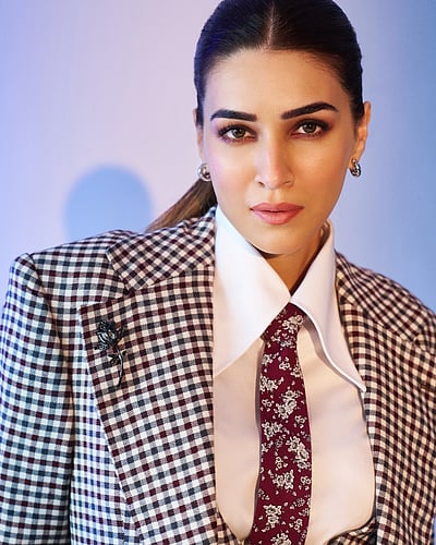 லேடி பாஸ்... கீர்த்தி சனோன்!