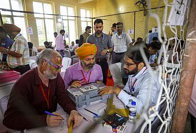 ஹரியாணாவில் இழுபறி; ஜம்மு - காஷ்மீரில் காங். கூட்டணி முன்னிலை! 10 மணி நிலவரம்