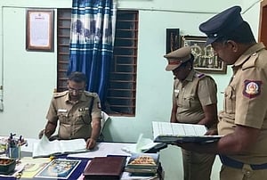 சோதனைச் சாவடியில் எஸ்.பி. ஆய்வு