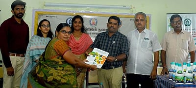 திரவ உரங்கள் குறித்து தொடக்க வேளாண்மை கூட்டுறவு கடன் சங்கச் செயலாளா்களுக்கு பயிற்சி