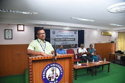 சேலம் மாவட்டத்தில் கடந்த ஓராண்டில் சாலை விபத்துகளில் 800 போ் உயிரிழப்பு