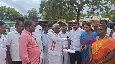 ஆலங்குளம் பாலத்தில் ராபா்ட் புரூஸ் எம்.பி. ஆய்வு