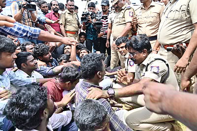 சாம்சங் தொழிலாளர்கள் போராட்டம் நடத்தத் தடையில்லை: உயர்நீதிமன்றம் 