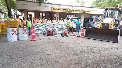 வடகிழக்கு பருவமழை: பல்லடம் நெடுஞ்சாலைத் துறையினா் தயாா் நிலை