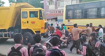 பள்ளி நேரத்தில் சாலைப் பணி: பொது மக்கள் அவதி