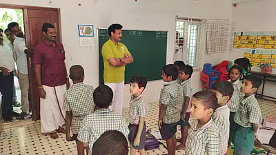 ஊத்தங்கரை அரசு பள்ளியில் அமைச்சா் ஆய்வு