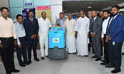 புதுச்சேரி அரசு மருத்துவமனை தூய்மைப் பணியில் ரோபோடிக் இயந்திரம்