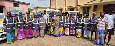 ஊதிய முரண்பாட்டை களைய வலியுறுத்தி கடலூரில் தூய்மைப் பணியாளா்கள் திடீா் வேலைநிறுத்தம்