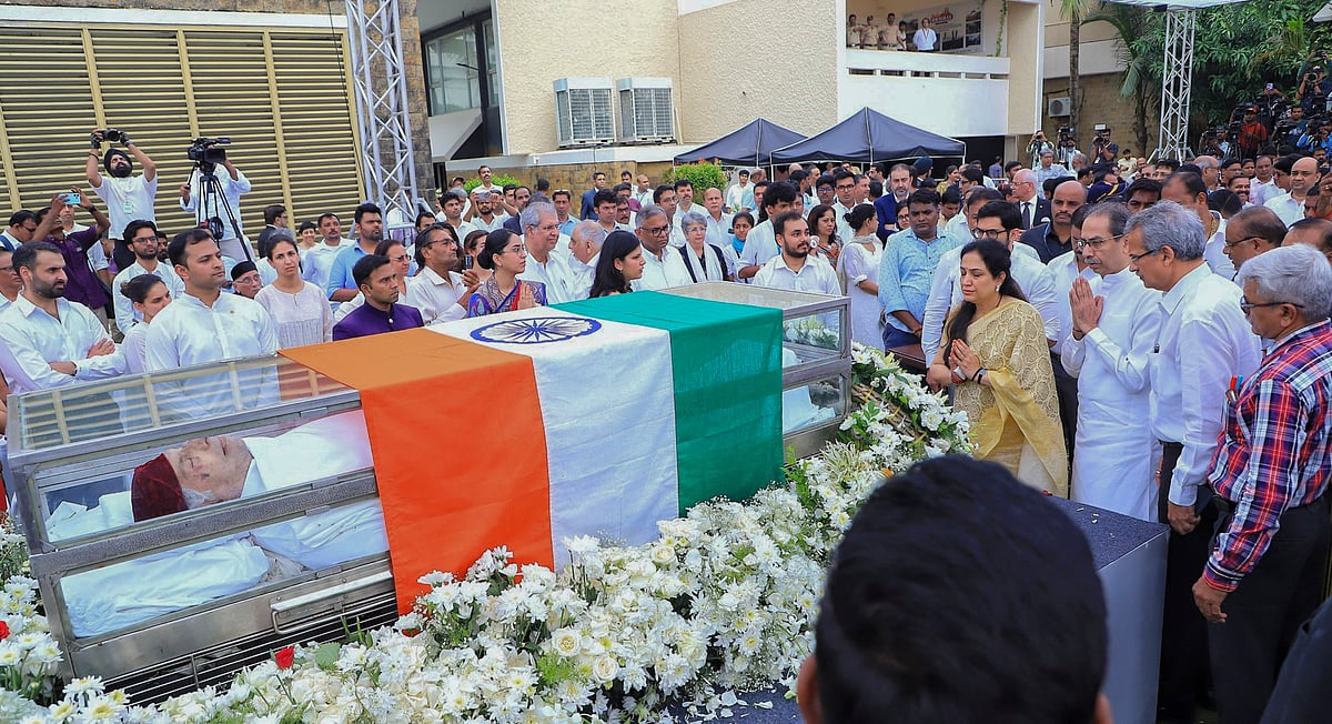 தலைவர்கள் அஞ்சலி