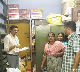 சாத்தான்குளம் பகுதி பட்டாசு கடைகளில் ஆய்வு