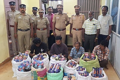 தடைசெய்யப்பட்ட புகையிலைப் பொருள் விற்ற 5 போ் கைது