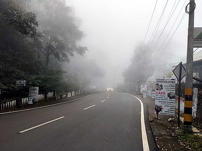 ஏற்காட்டில் பனிமூட்டம்: சுற்றுலாப் பயணிகள் மகிழ்ச்சி