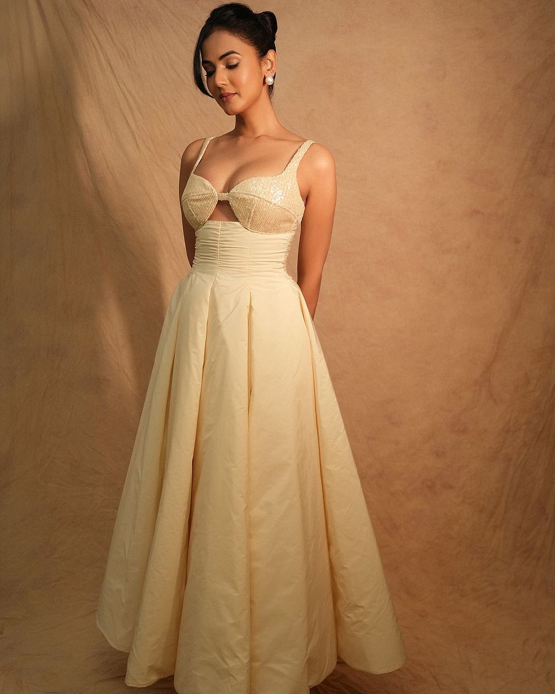 பொம்மலாட்டம்... சோனல் சௌகான்!
