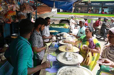 நெல்லையில் ஆயுத பூஜை பொருள்கள் விற்பனை அதிகரிப்பு