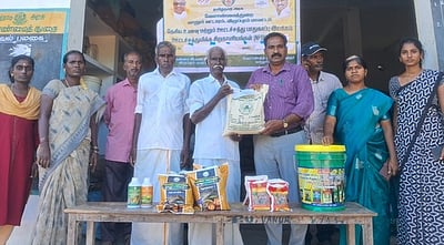 விவசாயிகளுக்கு உளுந்து விதைகள் வழங்கல்