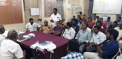 சாலையோர வியாபாரிகள், வணிகா் சங்கத்தினருடன் ஆலோசனைக் கூட்டம்