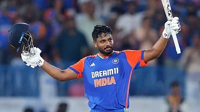 சஞ்சு சாம்சன் - சூர்யகுமார் வாணவேடிக்கை! வங்கதேசத்துக்கு 298 ரன்கள் இலக்கு!