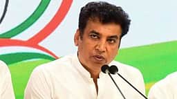தா்மேந்திர பிரதான் ராஜினாமா இளைஞா்களின் இயக்குத்துக்கு கிடைத்த முதல் வெற்றி: தேவேந்தா் யாதவ்