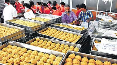 திருப்பதி பிரம்மோற்சவம்: இவ்வளவு லட்டுகள் விற்பனையா?