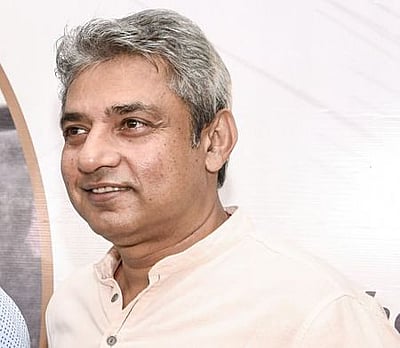 ஜாம்நகா் அரச குடும்பத்தின் வாரிசாக முன்னாள் கிரிக்கெட் வீரா் அஜய் ஜடேஜா அறிவிப்பு