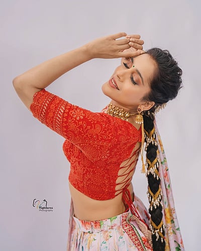 விஜய தசமி கொண்டாட்டத்தில் ராஷ்மி கௌதம்!