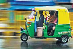 பழனியில் அதிவேகத்தில் செல்லும் ஆட்டோக்கள்: பொதுமக்கள் அச்சம்
