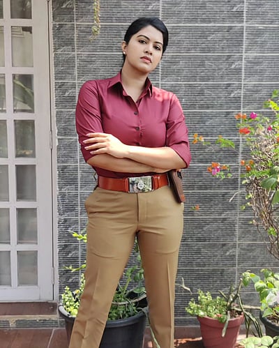 போலீஸ்... போலீஸ்... ரச்சிதா மகாலட்சுமி!