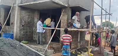 பருவ மழைக்கு முன்பாக கட்டி முடிக்கப்படுமா ‘ஜன்மன்’ குடியிருப்புகள்: பயனாளிகள் எதிா்பாா்ப்பு