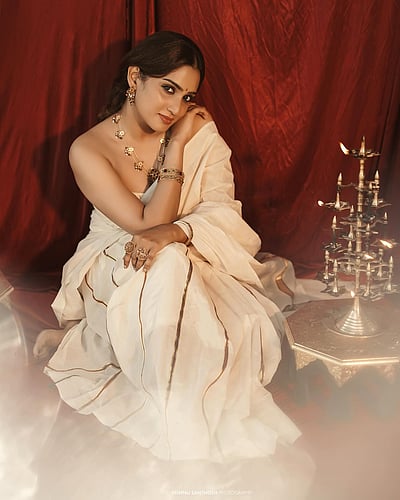 கண்களின் வார்த்தைகள்....அதிதி ரவி!