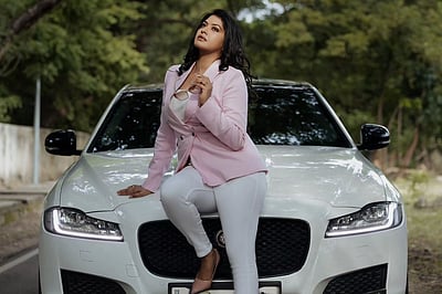 ஸ்டைலு ஸ்டைலுதான்... ரச்சிதா மகாலட்சுமி!