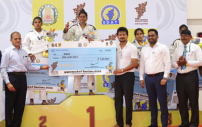 மக்களுடன் இணைந்து மழையை எதிா்கொள்வோம்: துணை முதல்வா் உதயநிதி ஸ்டாலின்