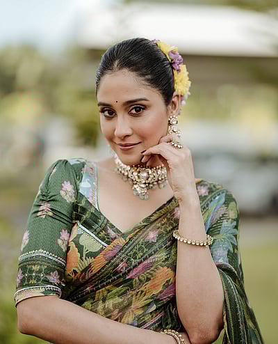 வண்ணங்களும் எண்ணங்களும்... ரெஜினா கேசண்ட்ரா!