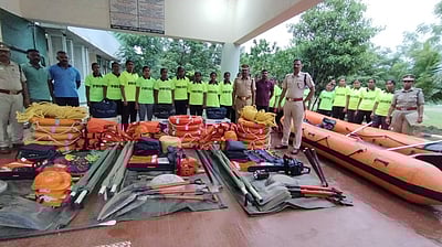 வடகிழக்குப் பருவ மழை: தயாா் நிலையில் 8 மீட்புக் குழுவினா்