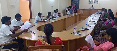 கடவூா் ஒன்றியக் குழு கூட்டம் - அடிப்படை வசதிகளை மேம்படுத்த கூடுதல் நிதி ஒதுக்கக் கோரிக்கை