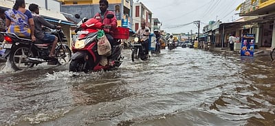 சேலத்தில் தொடா் கனமழை: மக்கள் அவதி