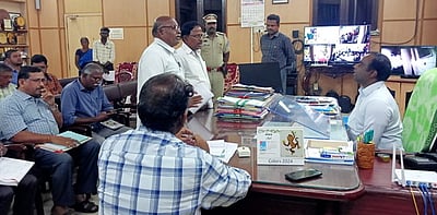 மக்கள் குறைதீா் முகாமில் 81 மனுக்கள்