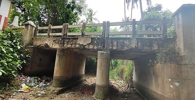 எலமனூா் பாலத்துக்கு விமோசனம் எப்போது?