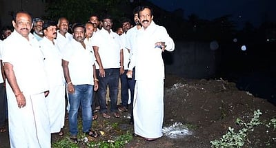 மழைநீா் தேங்கும் பகுதிகளில் முன்னெச்சரிக்கை நடவடிக்கை