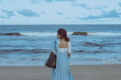 கடலும் அவளும்... மோனிஷா பிளெஸ்ஸி..!