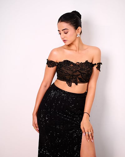 சிந்தாமல் சிதறாமல்... ஹெல்லி ஷா!
