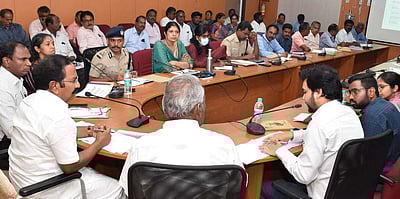 வடகிழக்குப் பருவமழை முன்னேற்பாடு பணிகள்: அமைச்சா் ராஜேந்திரன் ஆய்வு