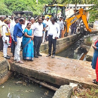 முன்னெச்சரிக்கைப் பணிகள்: மாவட்ட கண்காணிப்பு அலுவலா் ஆய்வு