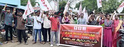 சாம்சங் தொழிலாளா்களுக்கு ஆதரவாக ஆா்ப்பாட்டம்