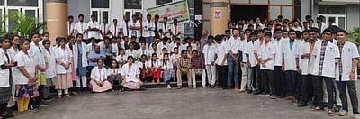 முதுநிலை மருத்துவ மாணவா்கள் உண்ணாவிரதம்